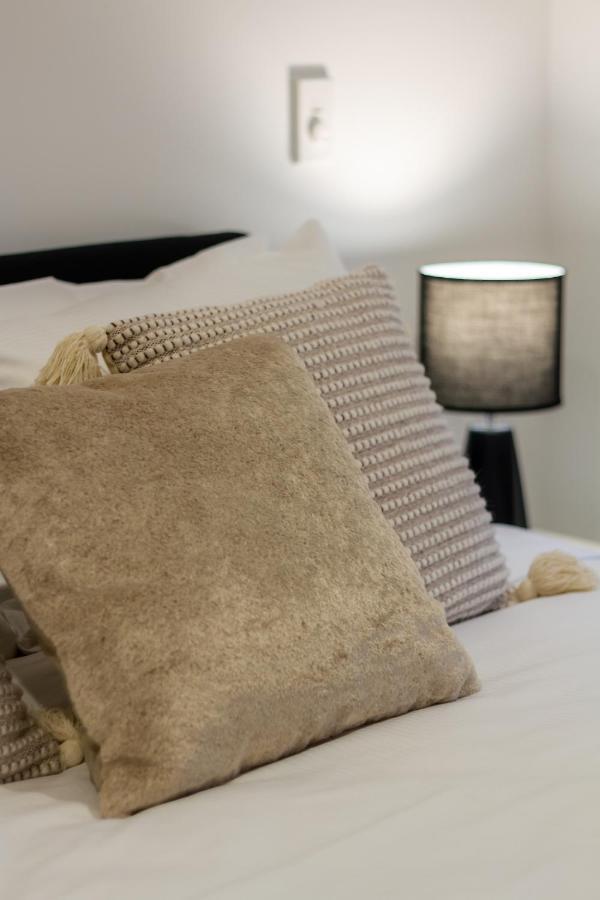 Modern City Living By Latimer Square, Cathedral Apartment ไครสต์เชิร์ช ภายนอก รูปภาพ