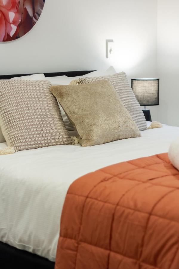 Modern City Living By Latimer Square, Cathedral Apartment ไครสต์เชิร์ช ภายนอก รูปภาพ