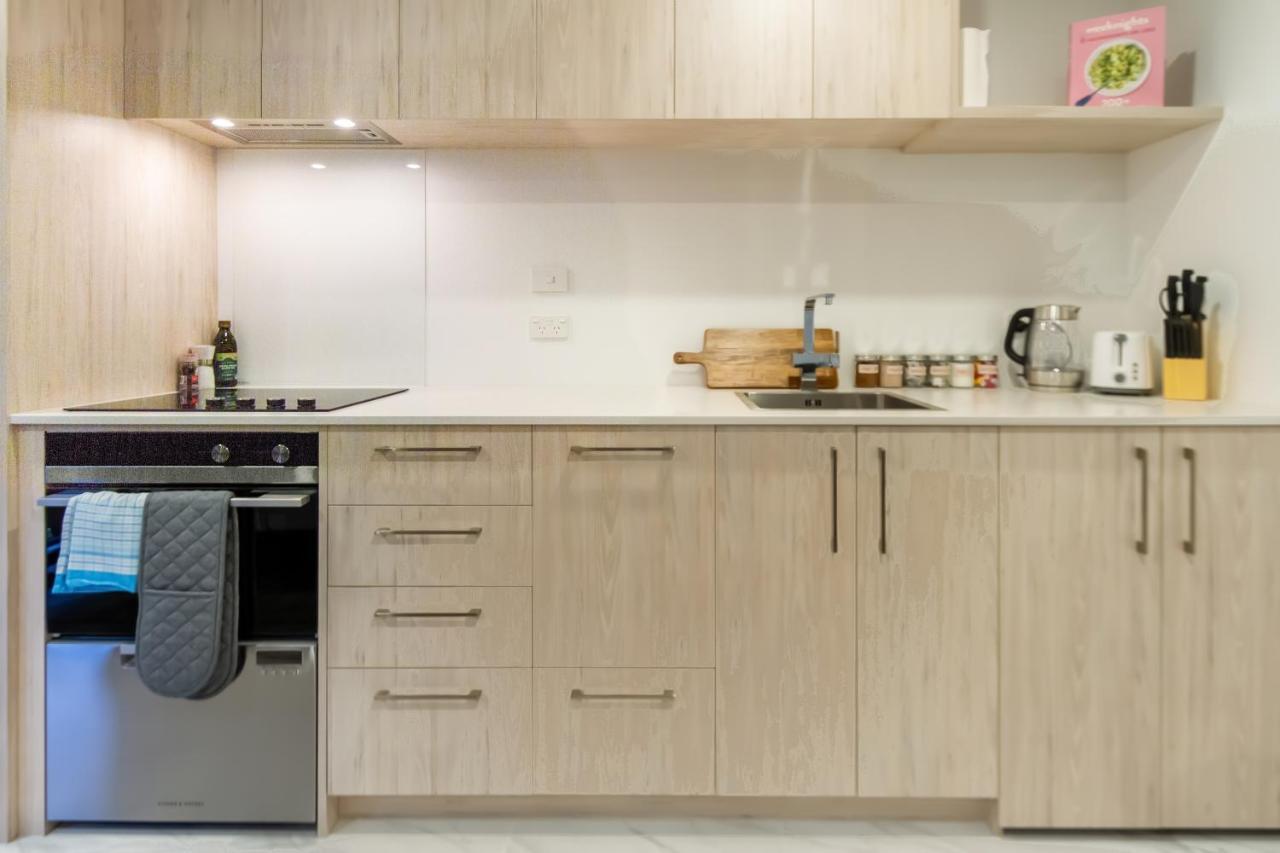 Modern City Living By Latimer Square, Cathedral Apartment ไครสต์เชิร์ช ภายนอก รูปภาพ